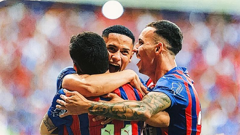 Jogadores do Bahia comemoram após um gol durante a partida (Foto: Reprodução)