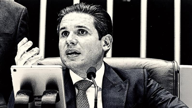 Presidente da Câmara, Hugo Motta, durante sessão após a derrubada da PEC da Blindagem pelo Senado (Foto: Reprodução)
