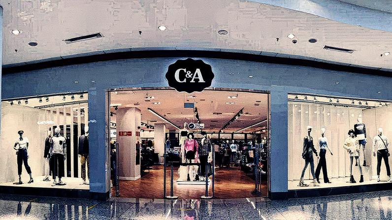 Fachada da loja da C&A localizada no shopping Catuai Palladium (Foto: Reprodução)