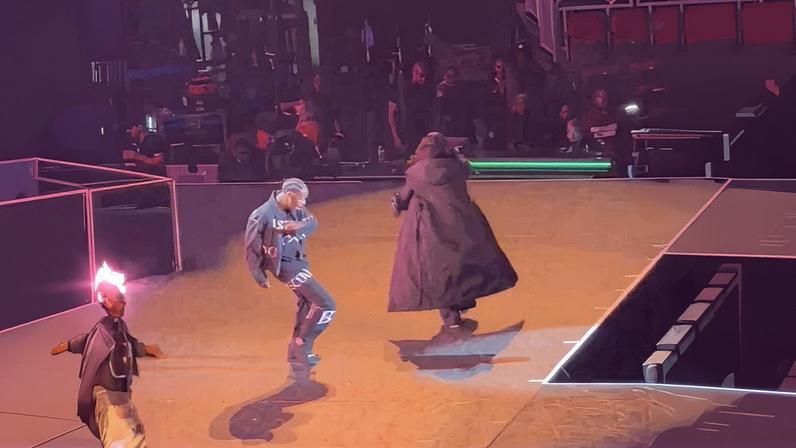 Brandy left fans outraged after she walked off stage during her and Monica’s “The Boy is Mine” tour stop in Chicago. X/LikeMike2Day