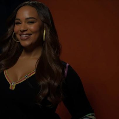Nia Sioux, ex-aluna de Dance Moms, revela seus seis livros favoritos
