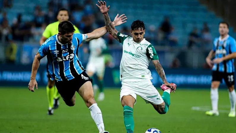 Grêmio vira sobre Palmeiras e título do Brasileirão fica mais distante