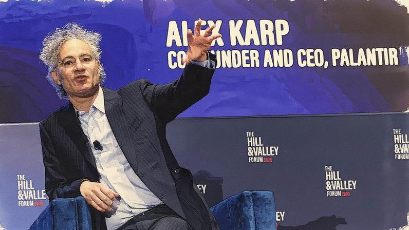 Alex Karp: CEO da Palantir Technologies afirma que modelo universitário limita inovação e defende formação prática no setor de tecnologia