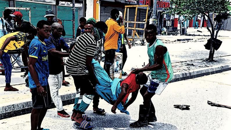 Disturbios en las calles de Arusha (Tanzania) en la jornada electoral del 29 de octubre.