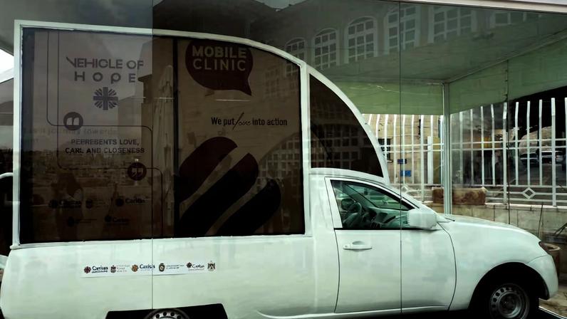 Papamóvel de Francisco vira clínica; chega a Belém e aguarda entrada em Gaza