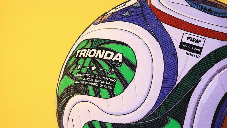 Modelo T e Tiento, respectivamente, usadas na Copa do Mundo de 1930 — Foto 1: Reprodução / Fifa — Foto 2: Reprodução / Fifa