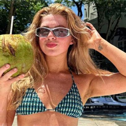 Filha de Noel Gallagher é fotografada de biquíni com o namorado em São Paulo