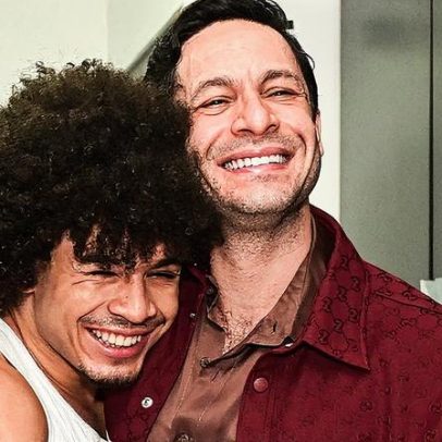 Rainer Cadete prestigia estreia do filho Pietro no teatro