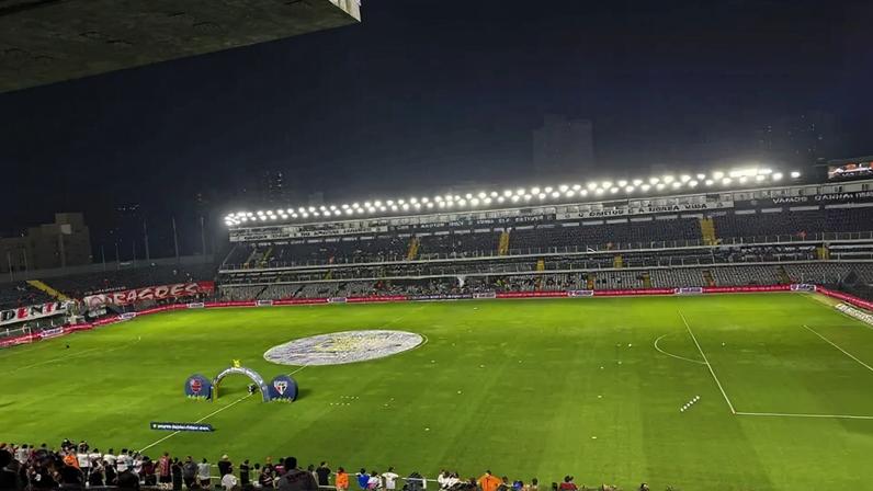 Vila Belmiro pode receber São Paulo x Internacional (Foto: Iza Giannola / Lance)